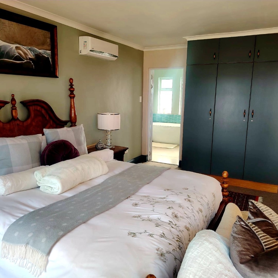 5 Bedroom Property for Sale in Beacon Bay Eastern Cape